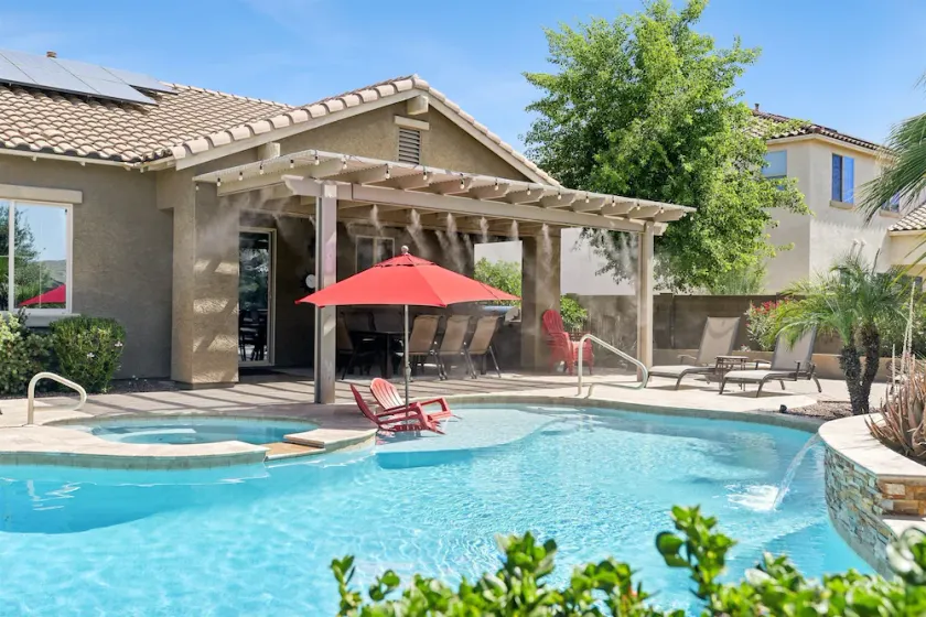 Luxury Home piscine / spa, putting green, table de billard, système de brumisation - Image 1