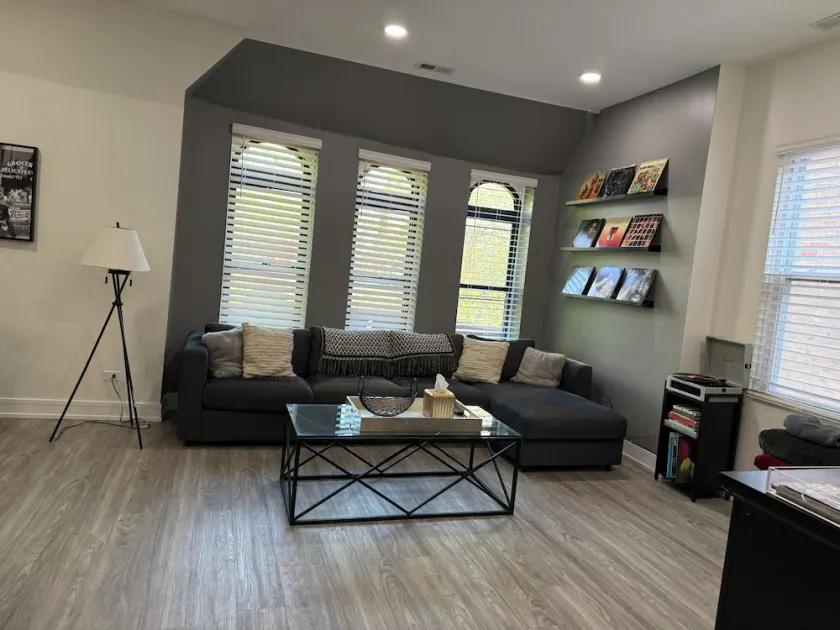 Modern 3BR & 2BA Near McCormick & Downtown - Image 1