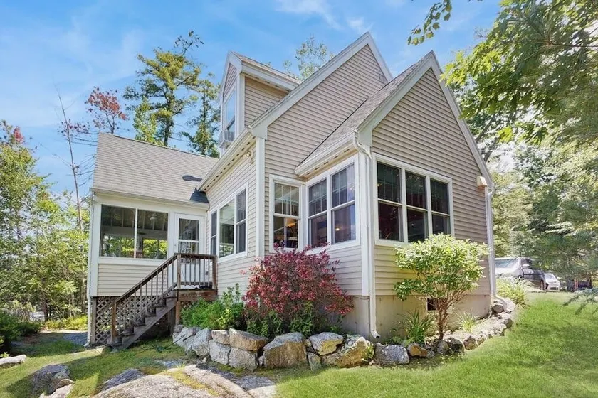 Lakefront house with beautiful & scenic lake views, private dock and kayaks - Image 1