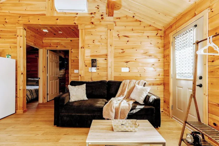 Beautiful Cottage w/Firepit Bbq,close to lakes,vineyards,zipline & Ski Martock - Image 1