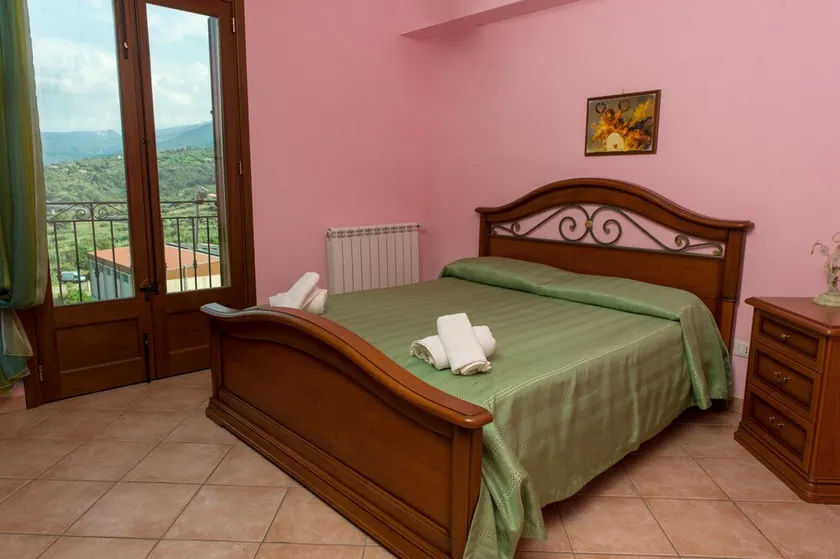 A comfortable, relaxant atmosphere that overlooks the park of the Madonie - Image 1