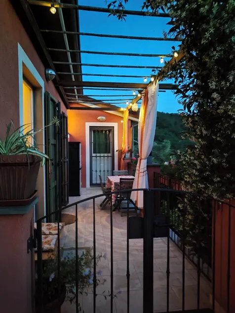 Il Pettirosso-Your hillside base for Cinque Terre, Lerici & Tuscany-with parking - Image 1