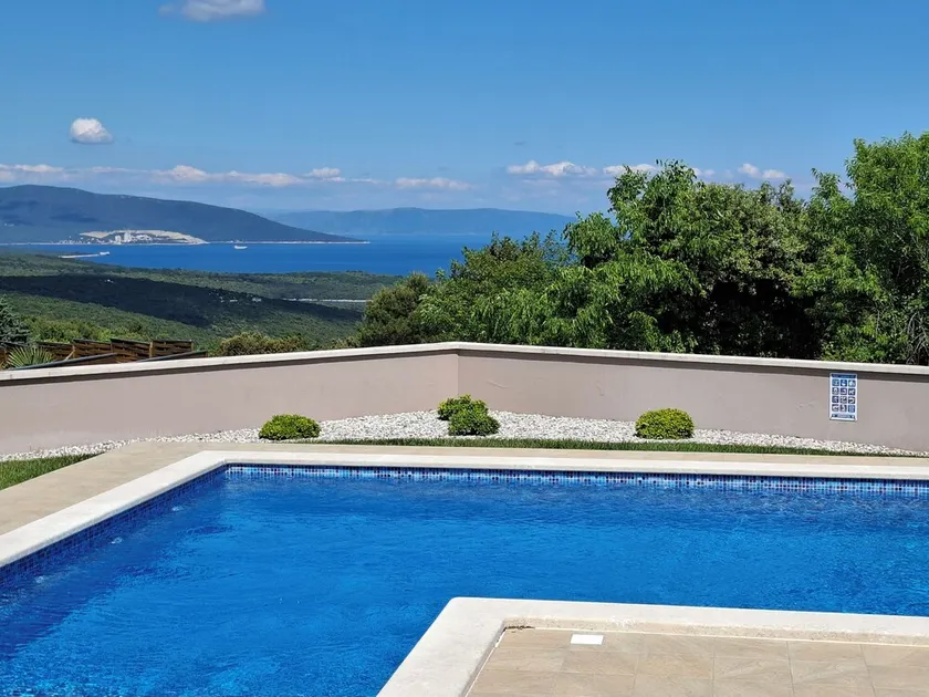 Attractive villa with stunning weiw on sea/pool/landscape -Best offer in July - Image 1