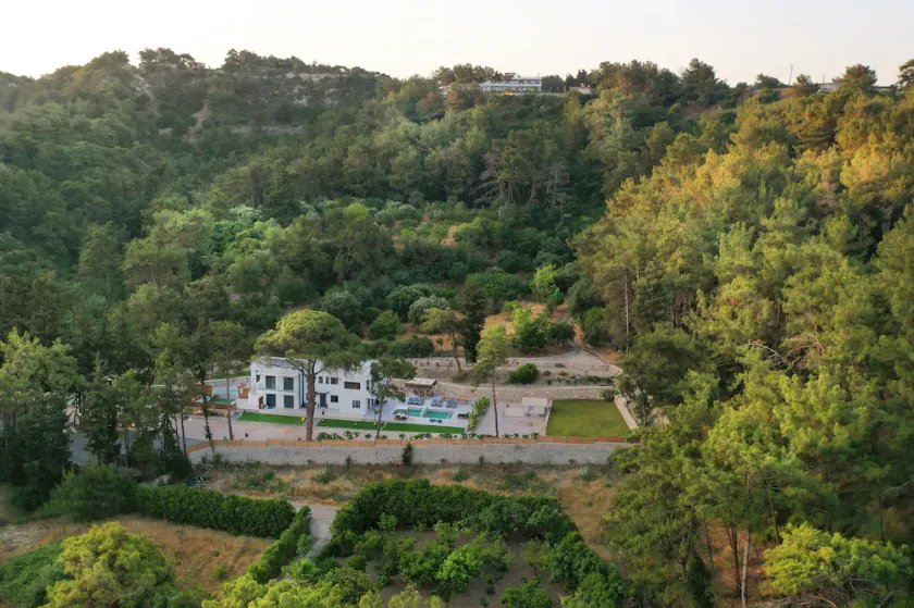Modern Villa in the midst of a beautiful and quiet forest - Image 1