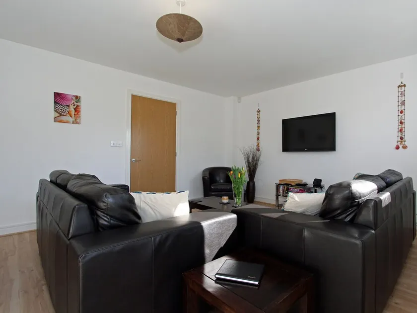 4 bedroom accommodation in Padstow - Image 1