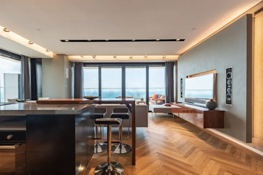 Mini-Penthouse With Huge Balcony & Stunning Sea View - 30th Floor Beachfront - Image 1