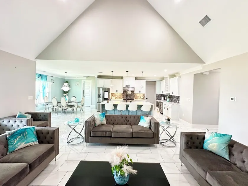 5 bedroom house near COTA AUS - Image 1