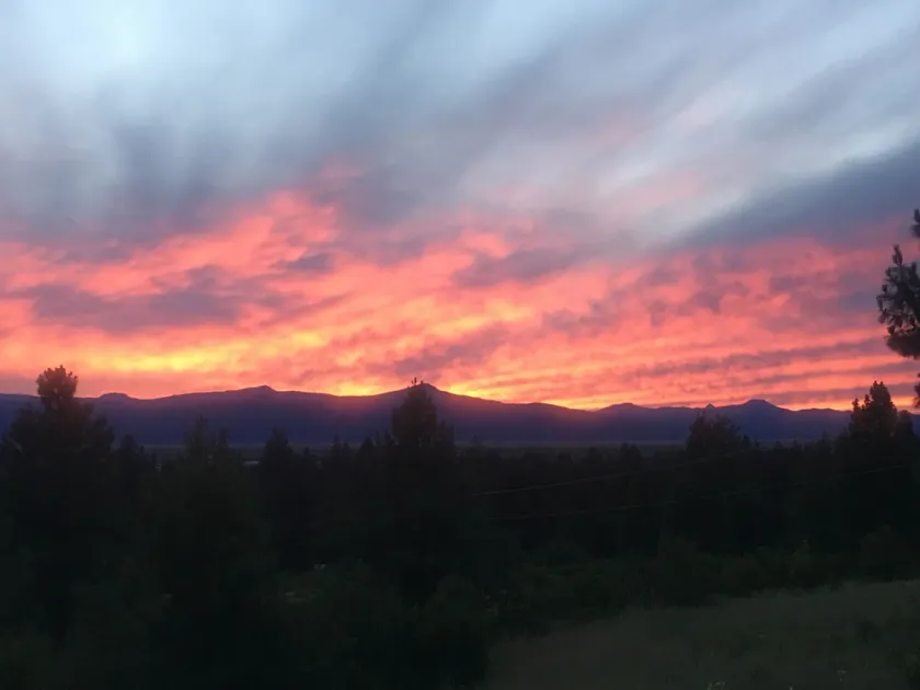 Panoramic view ranch house near Crater Lake - Image 1