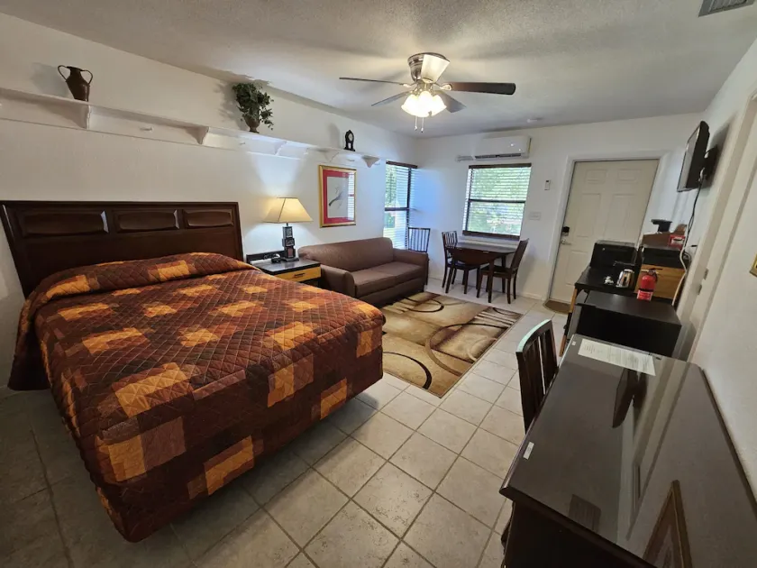 Great quiet and comfortable, South Central Lakeland location. - Image 1