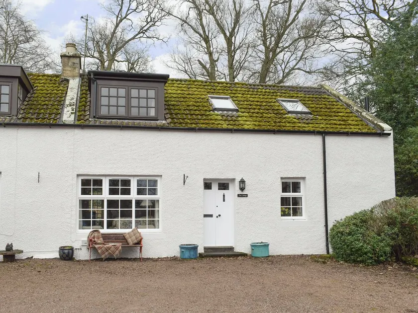 2 bedroom accommodation in Cupar, near St. Andrews - Image 1