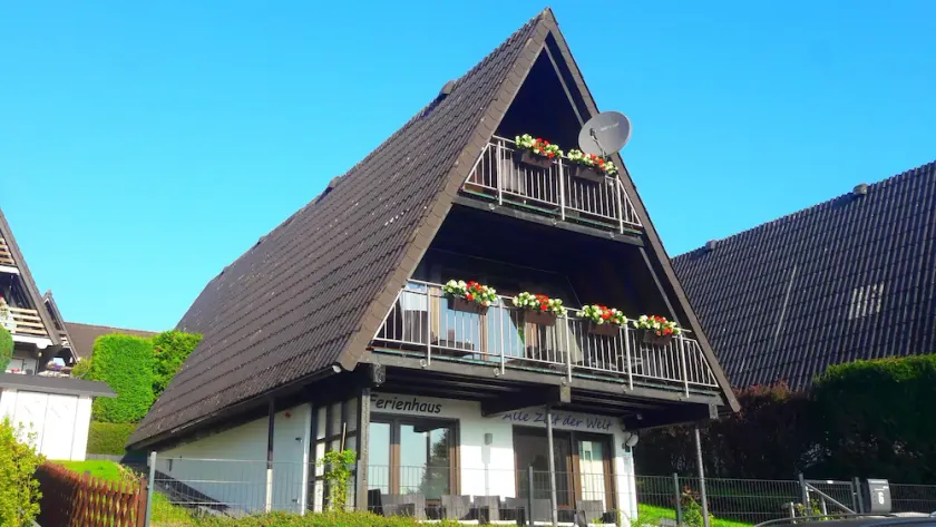 Vacation home 'All time of the world' with 3 bedrooms, 2 bathrooms, 3 terraces - Image 1