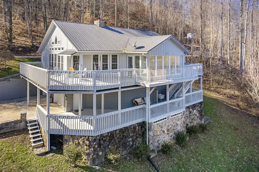 Scout's Hideaway (Dog-Friendly) Over Looking Center Hill Lake - Image 1