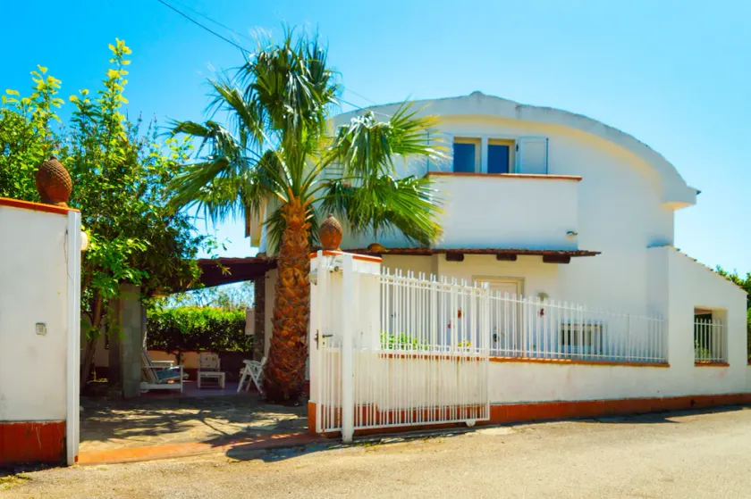 Incredibly appealing, comfortable holiday home in the best location. - Image 1