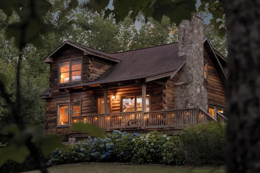 Shenandoah Log Cabin *Hot Tub* *Indoor Fireplace* - Image 1
