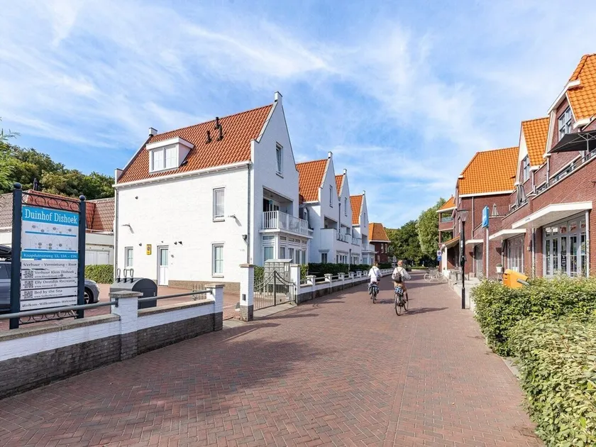 Spacious Apartment in Koudekerke with Terrace - Image 1