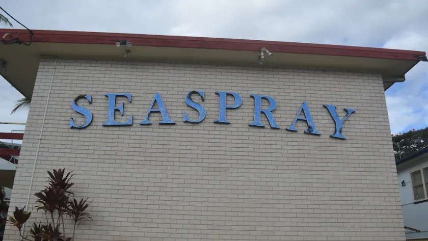 Seaspray no 5 - Bring your own linen. - Image 1