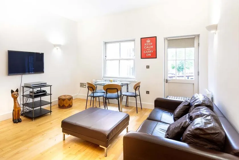 Bright & Comfortable Angel Apartment - Image 1