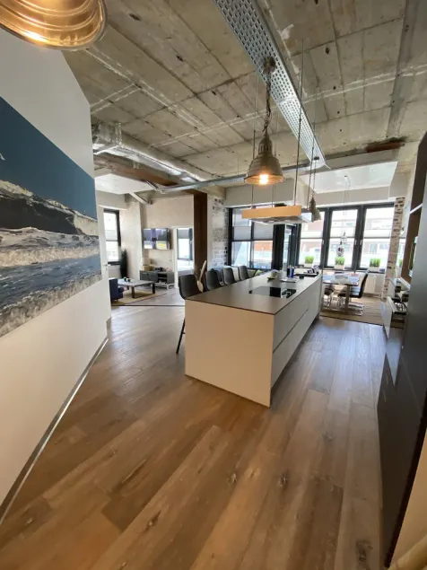 Luxury apartment right by the sea - Image 1