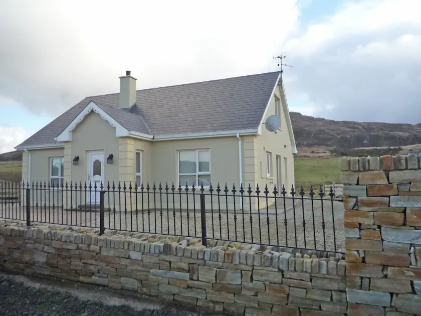 Harefield Holiday Home - Image 1