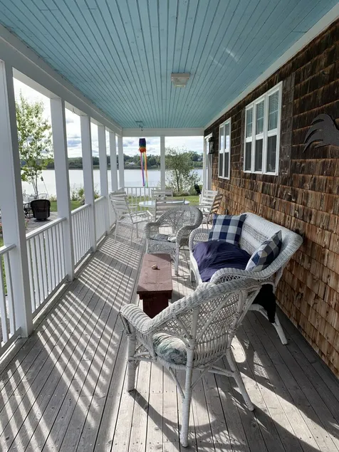 Cozy Waterfront Bay Cottage - Image 1