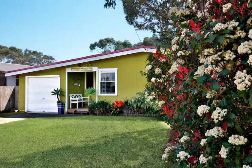 Pet-friendly classic beach house with huge backyard, modern kitchen and bath - Image 1