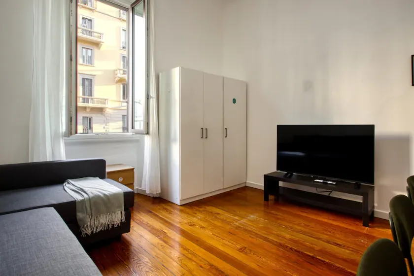 JOIVY Cosy 3BR flat in the centre of Milan - Image 1