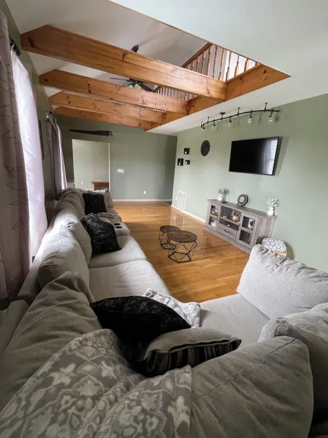 Sip & Stay at StarView Vineyards - Image 1