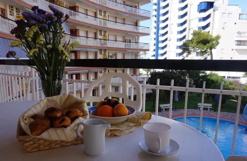 Gandia beach. 3 Bedrooms, double. Swimming pool, parking, 2 minutes from the beach A/C - Image 1