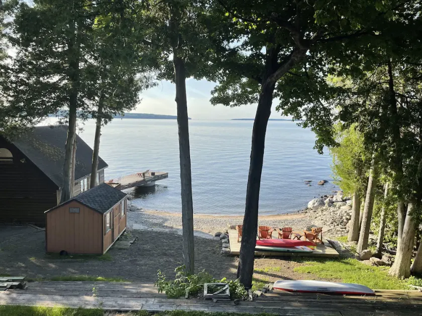 Cottage on the Lake - Image 1