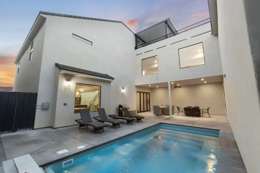 Brand New Home! Roof Top Deck, Games for everyone, Private Pool - Image 1