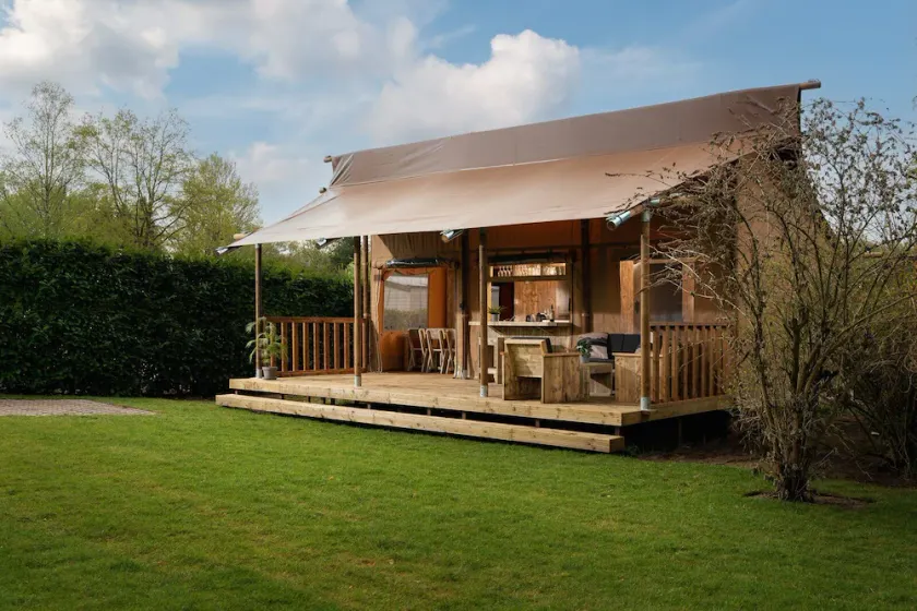 A very chill safari tent with your own bar: the bartenter! - Image 1