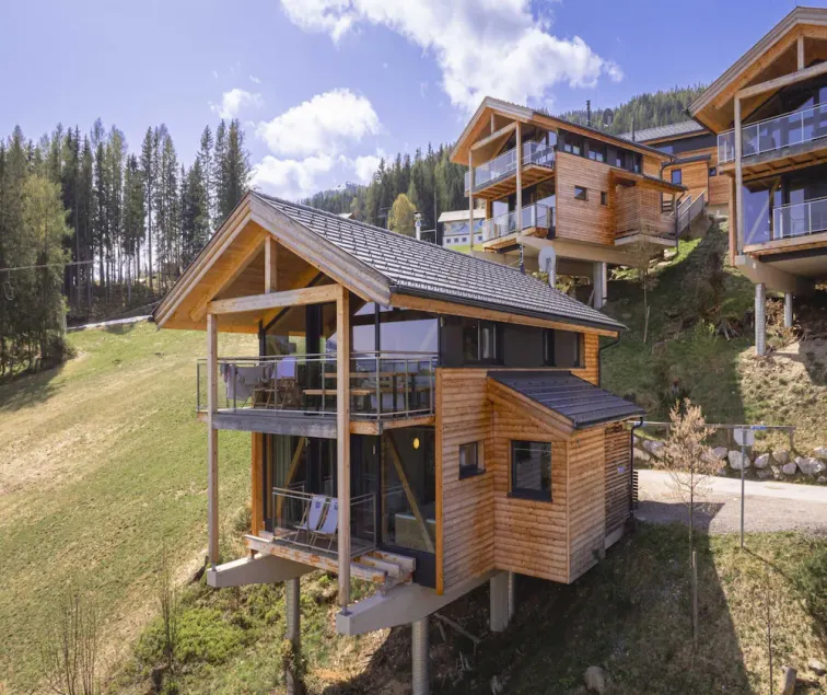 Nice chalet with balconies - Image 1