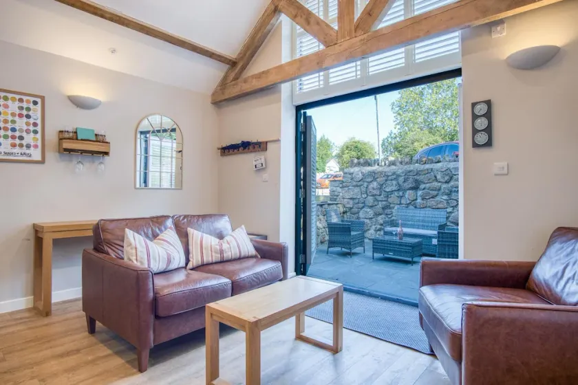 The Old Smithy - 2 Bedroom Cottage - Reynoldston - Image 1