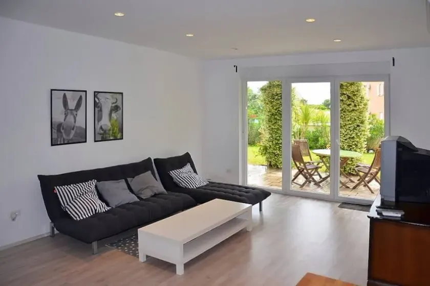 Appartement chic avec grande terrasse - Image 1