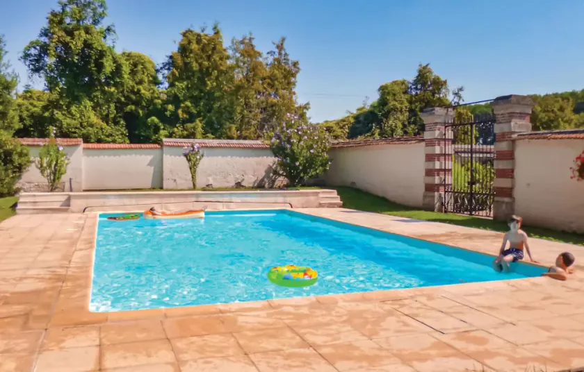 Nice apartment in Ocquerre with swimming pool - Image 1
