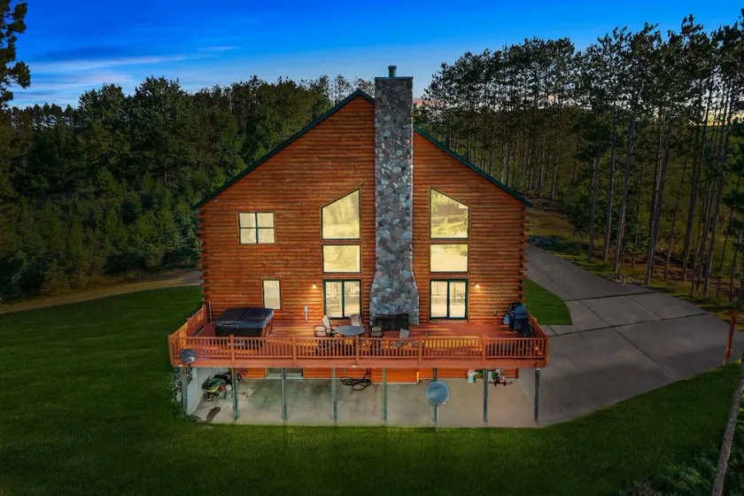 Luxury Lodge on 120 Acres! - Image 1