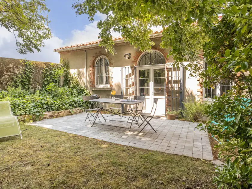 Charming Garden Cottage Between Nantes & Jade Coast - WiFi, Free Parking, Pet Friendly - Image 1