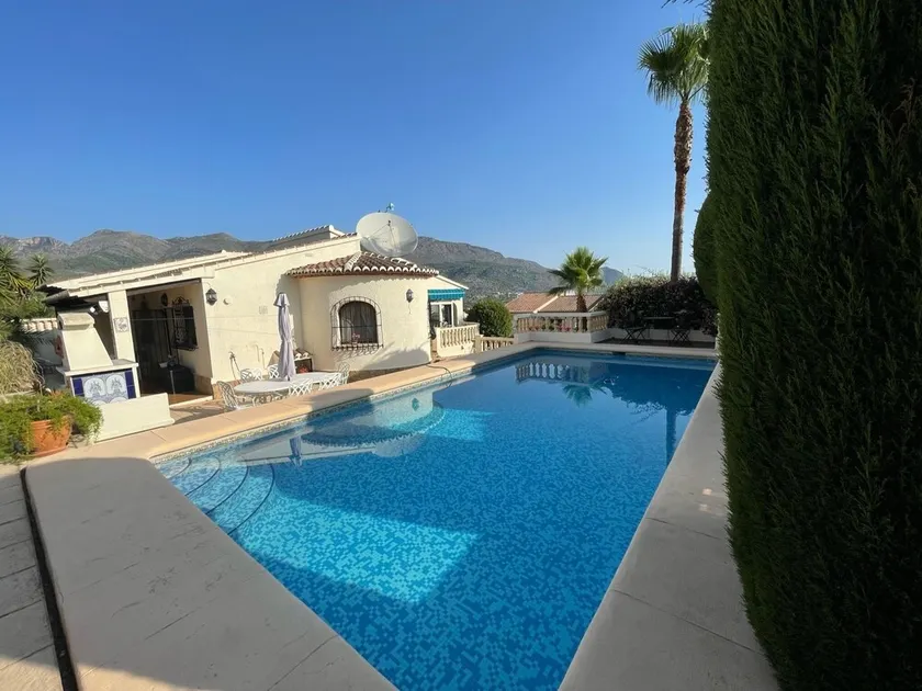 Peaceful villa between sea and mountains. - Image 1