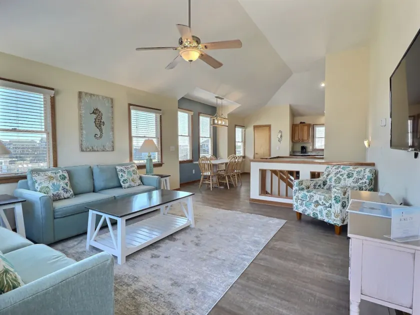 Sea Horse- Oceanside- Only a short Walk to Beach- Community Pool & Spa - Image 1