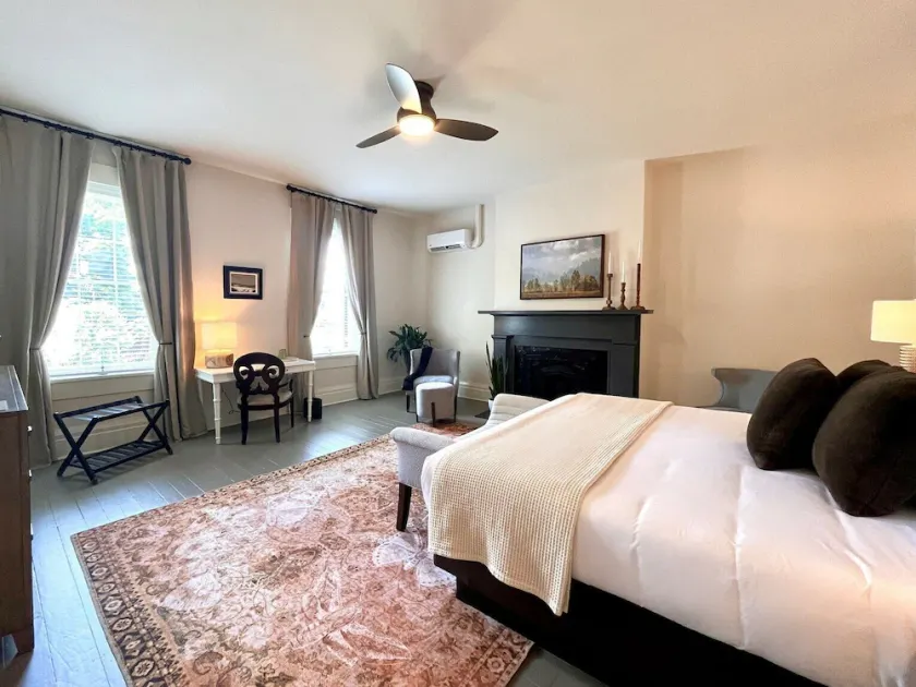 Confluence Room at The Willis-James - Image 1