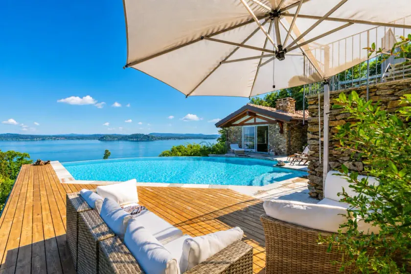 Paradis Relais Infinity Pool Lake View - Image 1
