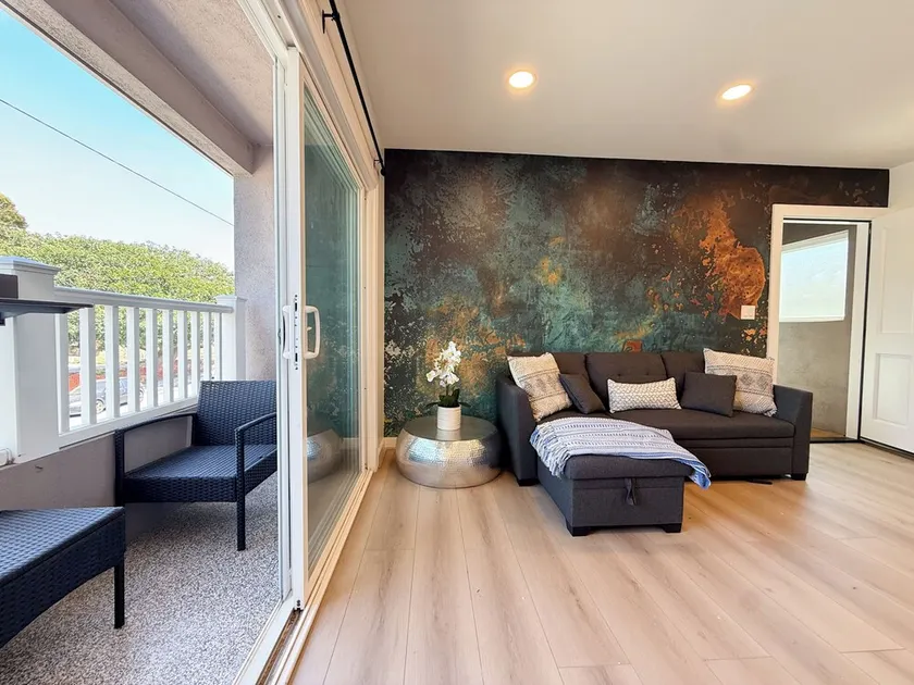 Seal Beach Comfort Retreat - Image 1