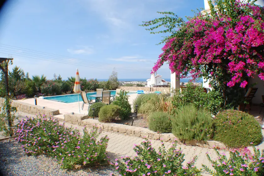 Luxury villa in Kyrenia town, stunning views, private pool. - Image 1