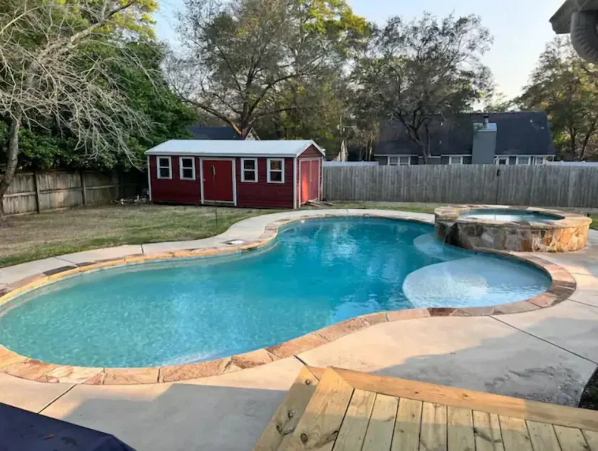 Quiet escape with pool and spa - Image 1