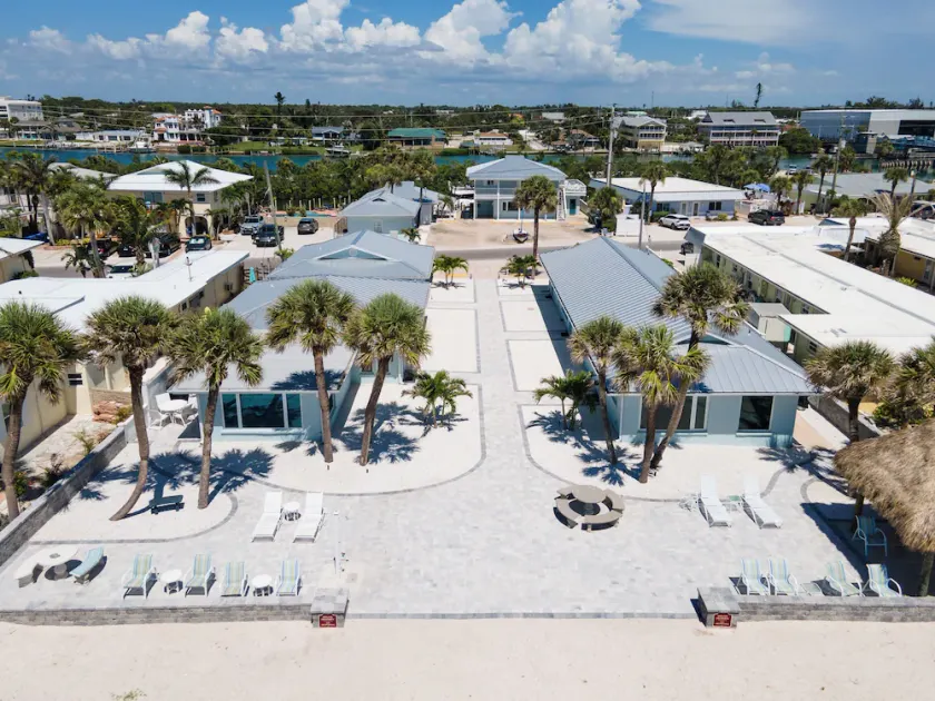 Beachfront 2 Bedroom Condo on Casey Key - Image 1