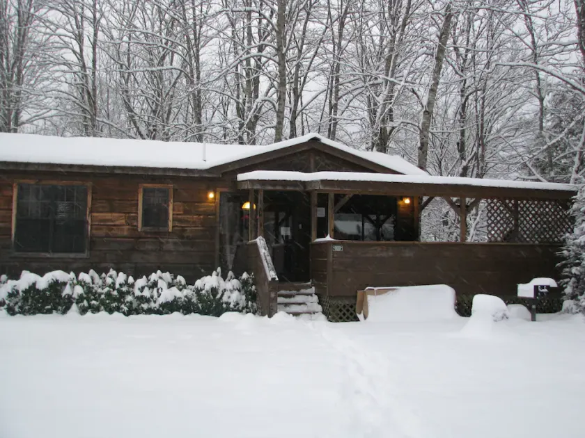 Romantische und gemütliche 1BR \"Real Log Cabin\" Riverside w / Whirlpool, Kamin + (4 Personen) - Image 1