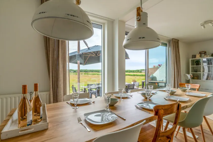 Luxury 10-person family villa - Image 1