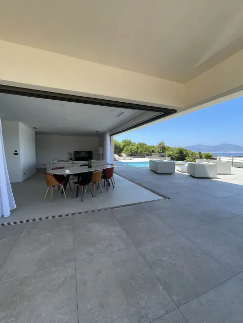 CHIC VILLA WITH BEAUTIFUL SEA VIEW - Image 1