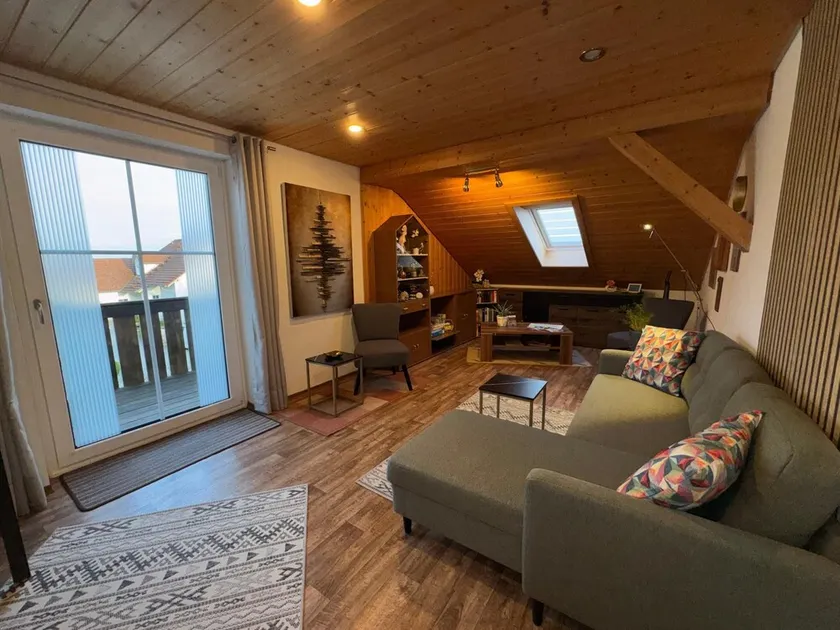 Rolig beliggende lejlighed (80sqm) i Altmühltal med balkon og legeområde - Image 1