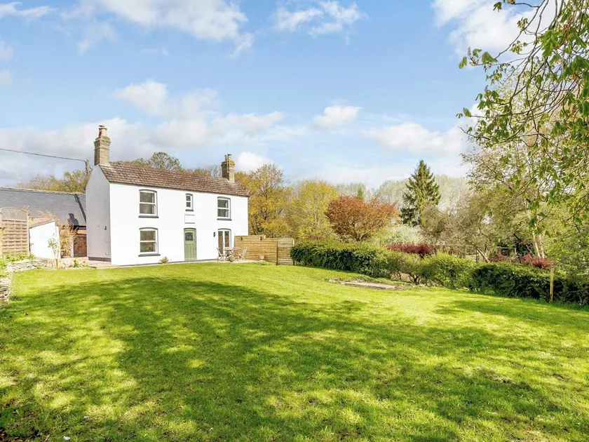 2 bedroom accommodation in Great Addington - Image 1